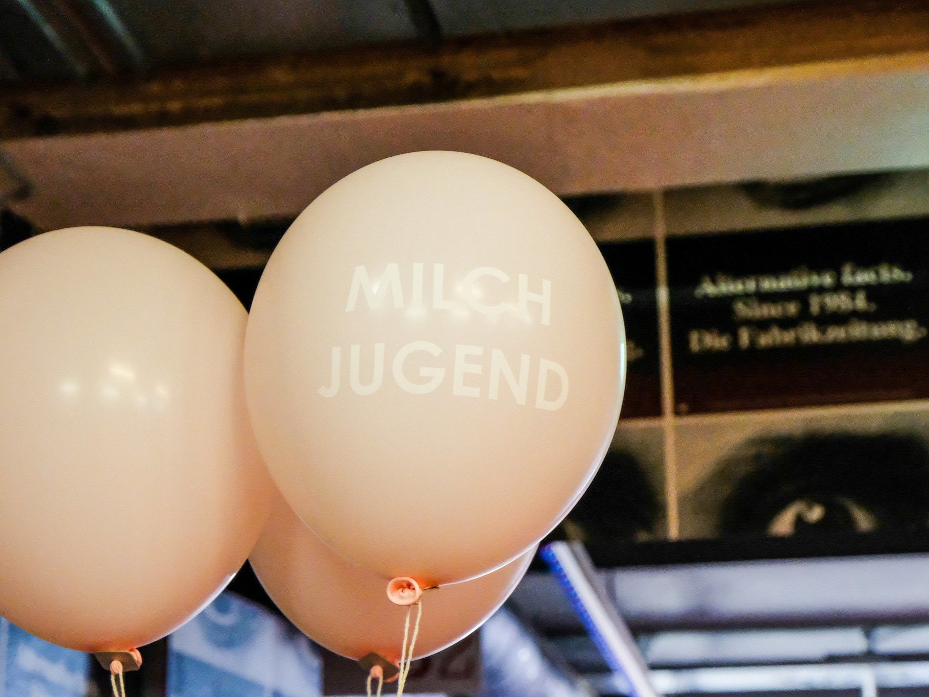 Ballone mit Aufdruck «Milchjugend»
