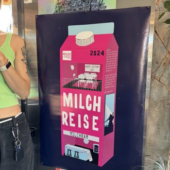 Zeichnung einer pinken Karton-Milchpackung mit Aufschriften «Milchreise» und, kleiner, «Milchbar» sowie «2024» und dem Milchjugend-Logo